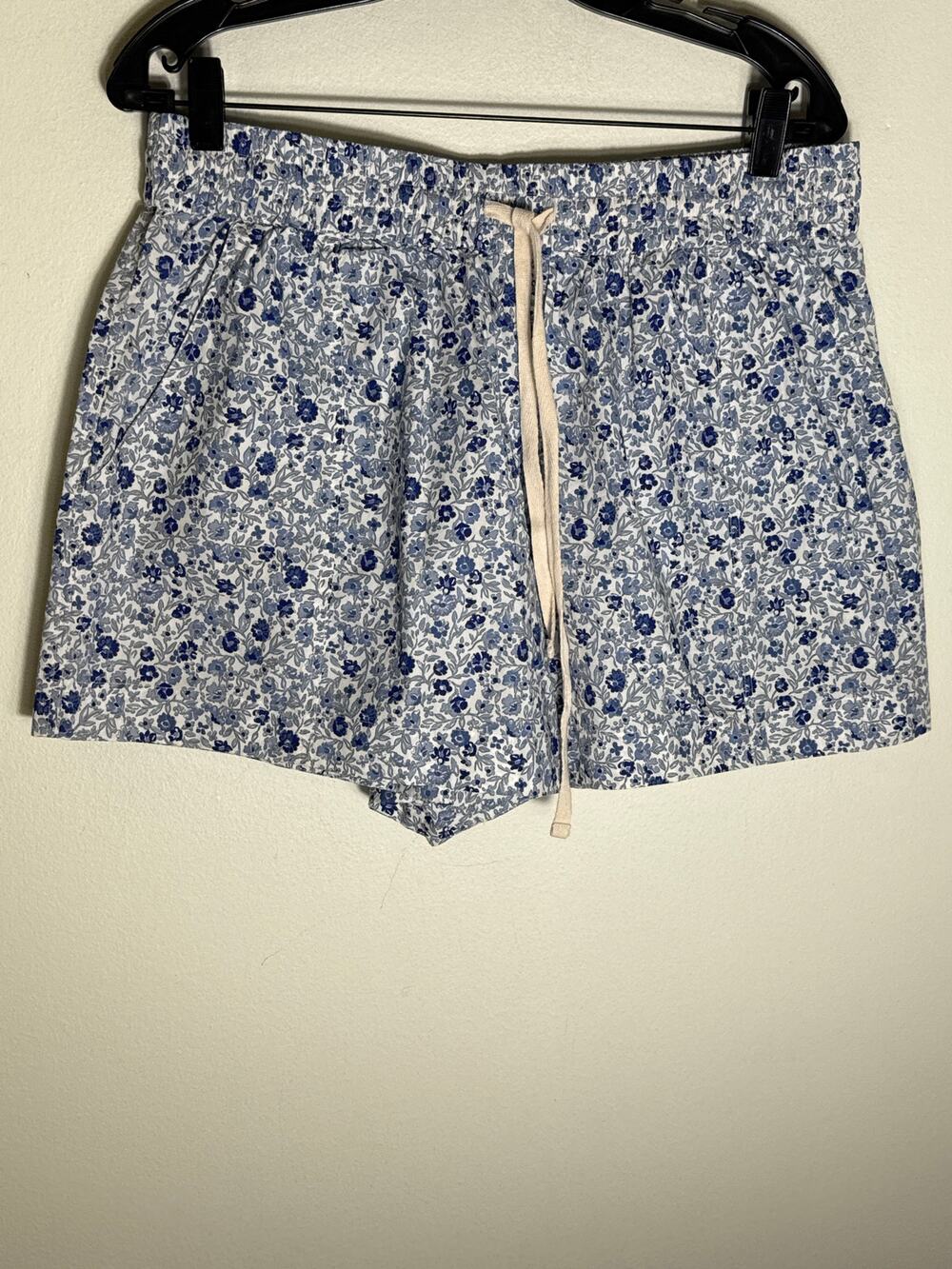 A Piece A Part Blue Floral pull On Pajama Shorts Sz L